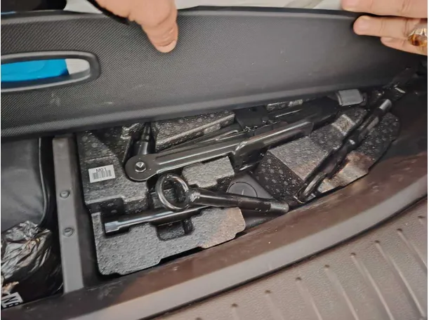 Car image 34