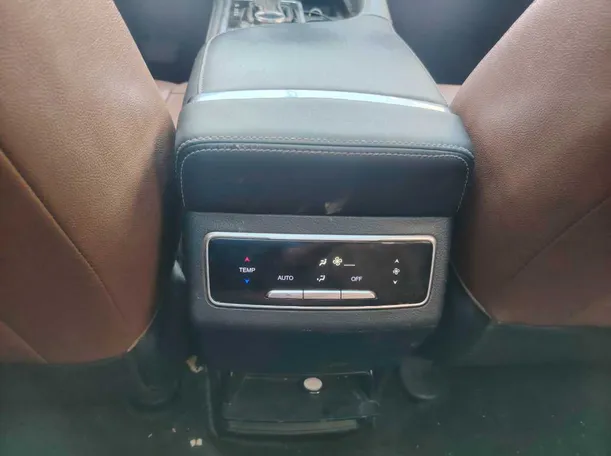 Car image 39