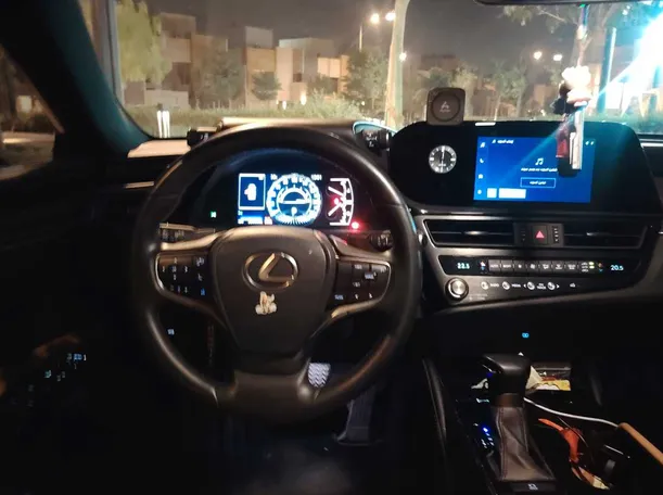 Car image 17