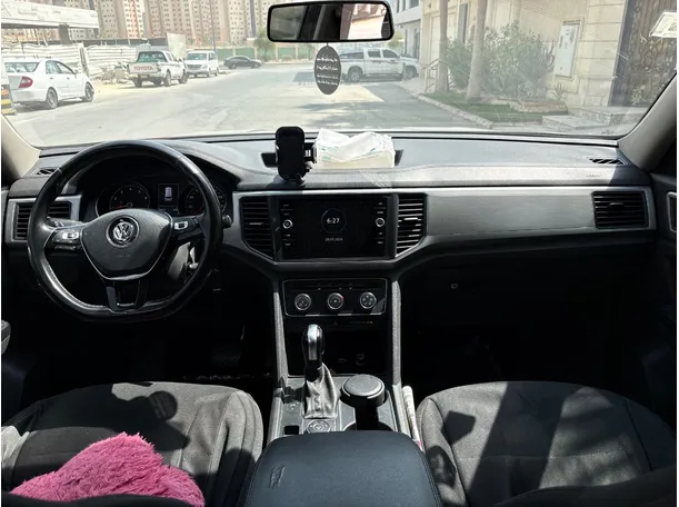 Car image 18