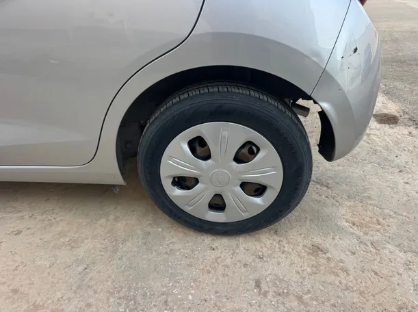 Car image 9