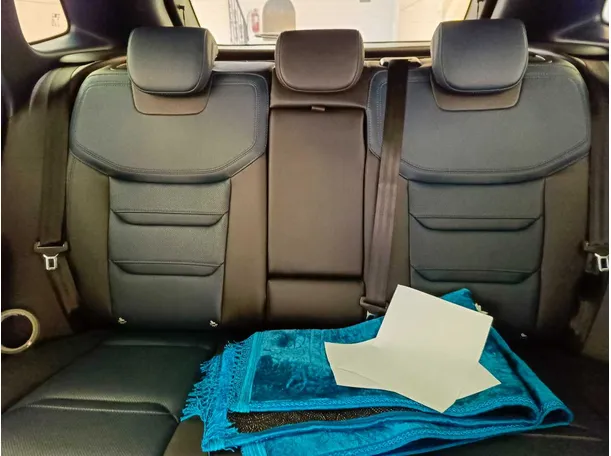 Car image 17