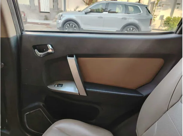 Car image 36