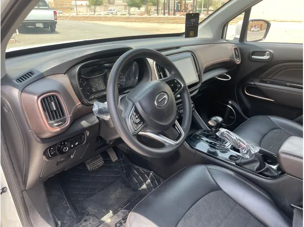 Car image 13