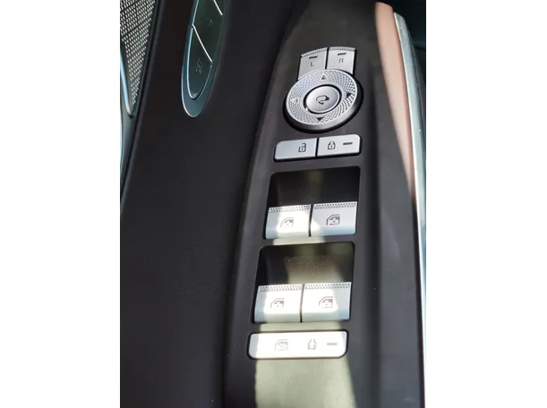 Car image 36
