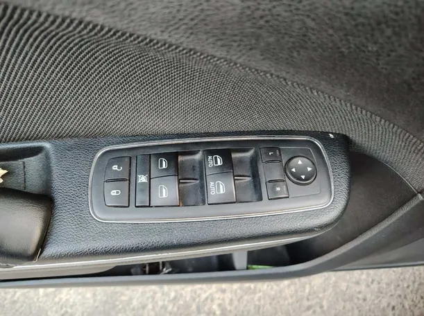 Car image 34