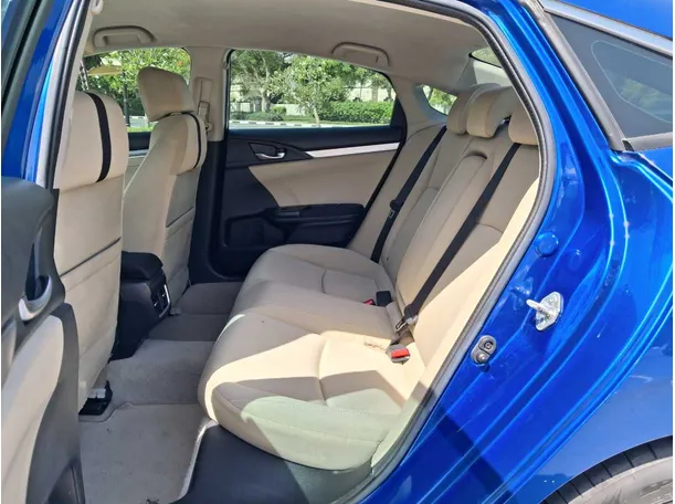 Car image 13