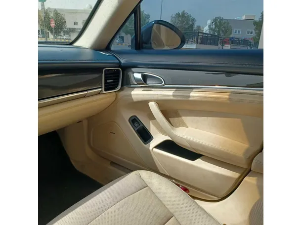 Car image 26