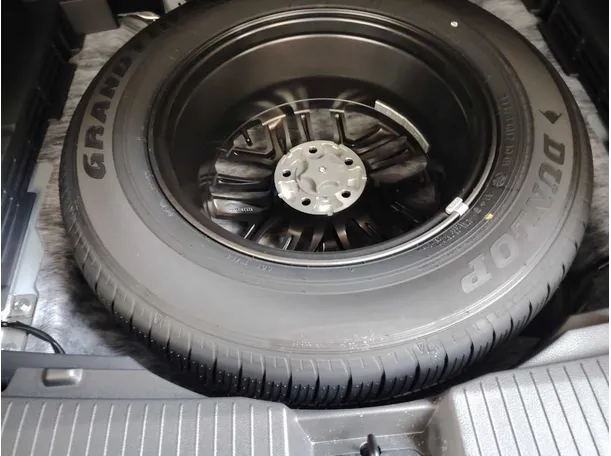 Car image 31