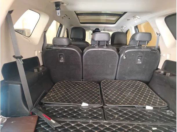 Car image 30