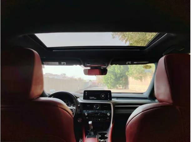 Car image 18