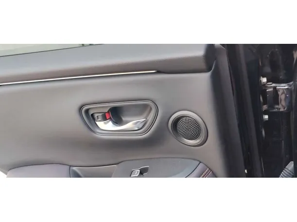 Car image 30