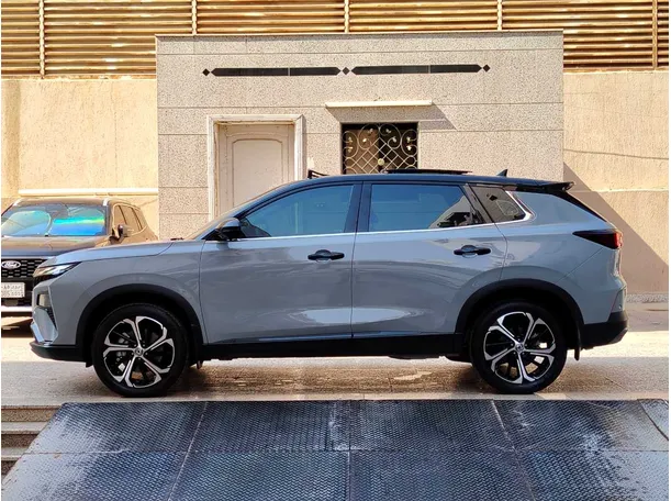 Car image 8