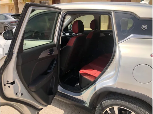 Car image 12