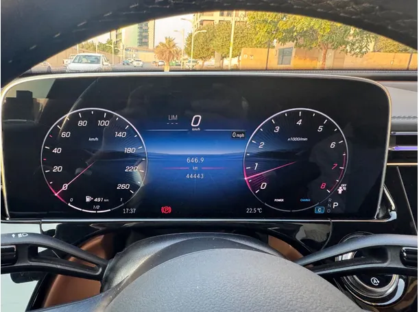 Car image 18
