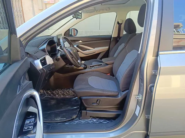 Car image 12
