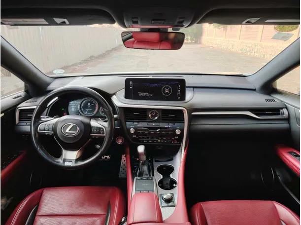 Car image 19