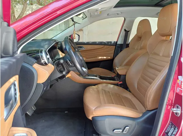 Car image 12