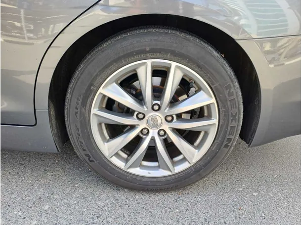 Car image 9