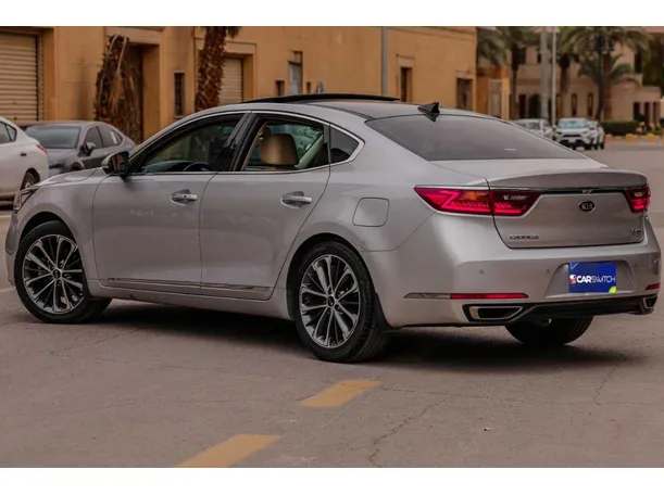 Car image 15