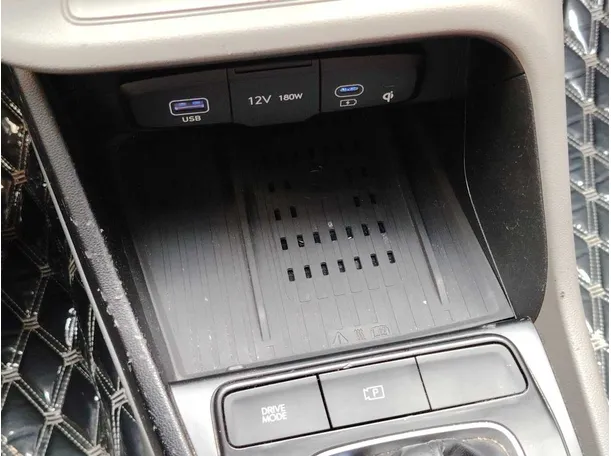 Car image 19