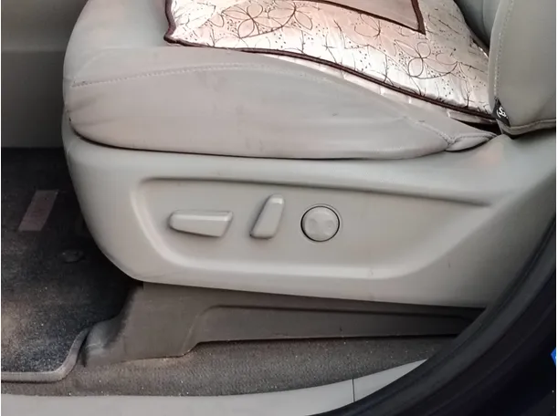 Car image 29
