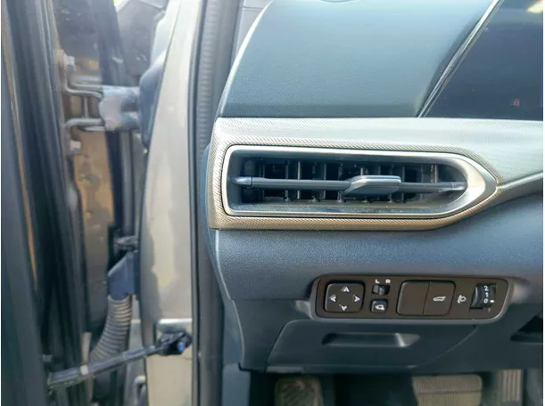 Car image 40