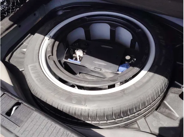 Car image 37