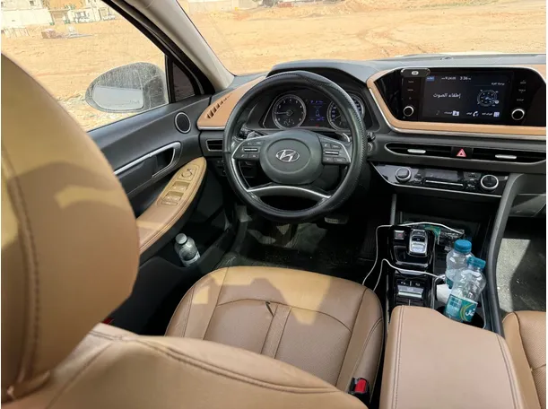 Car image 16