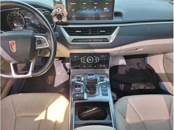 Car image 14