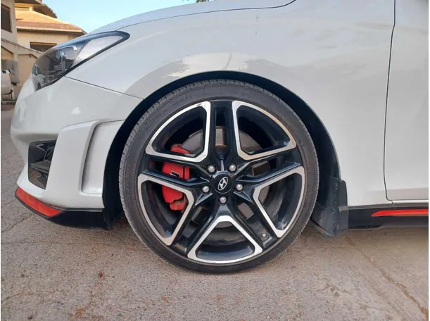 Car image 9