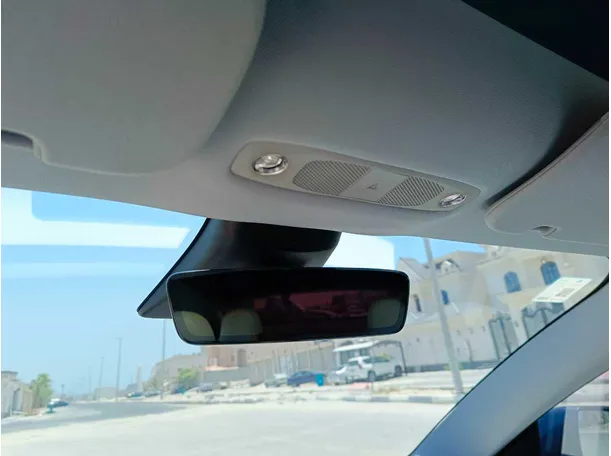 Car image 30