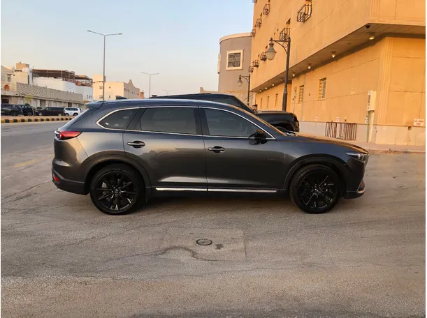 Car image 4
