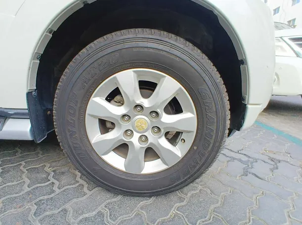 Car image 9