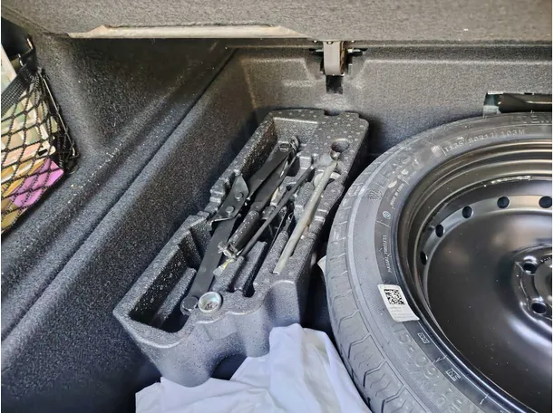 Car image 47