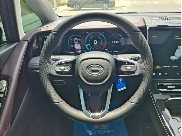 Car image 16