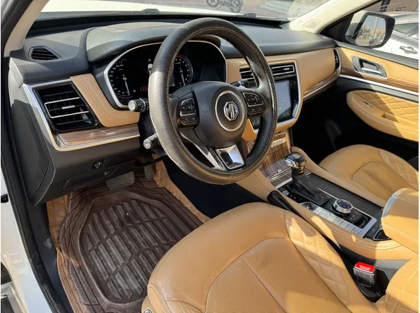 Car image 11