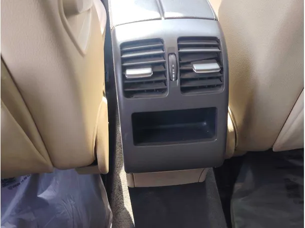 Car image 29