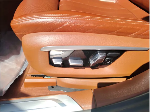 Car image 24