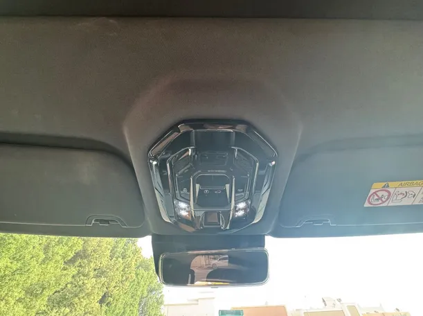Car image 26