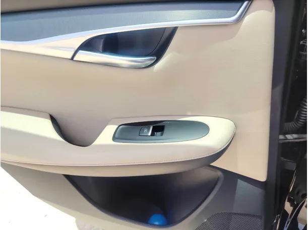 Car image 29