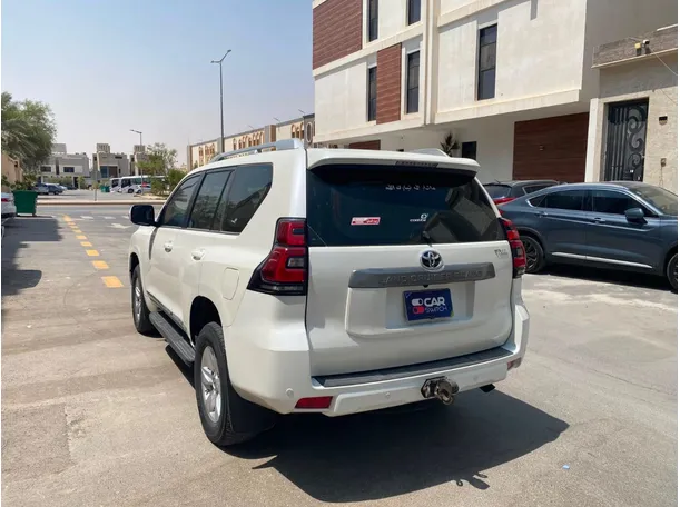 Car image 7