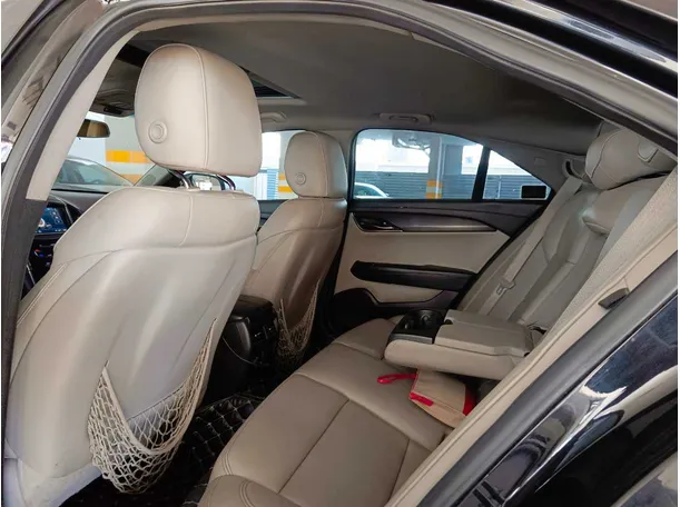 Car image 19