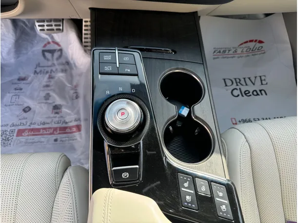 Car image 14