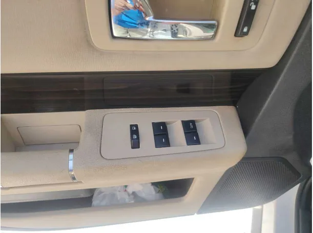 Car image 38
