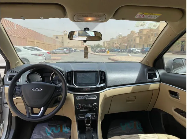 Car image 14