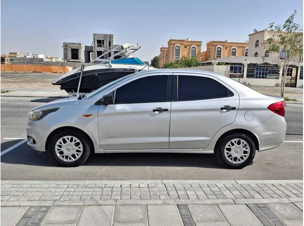 Car image 8