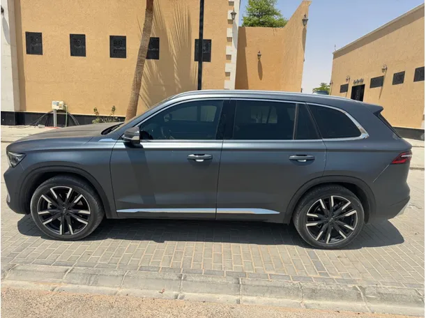 Car image 8