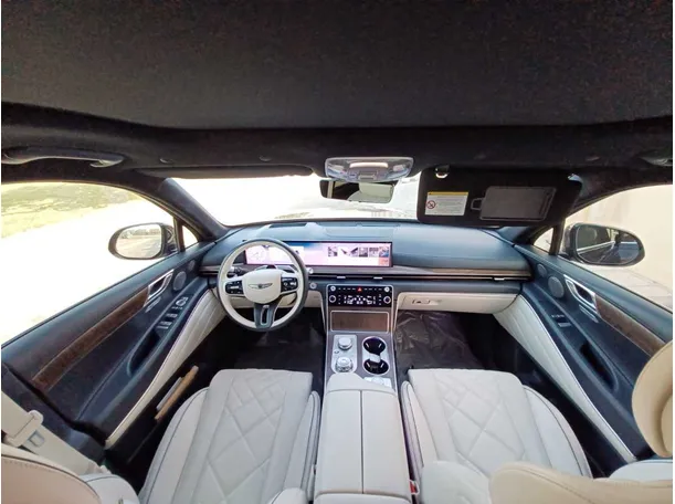 Car image 13