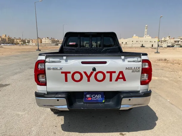 Car image 6
